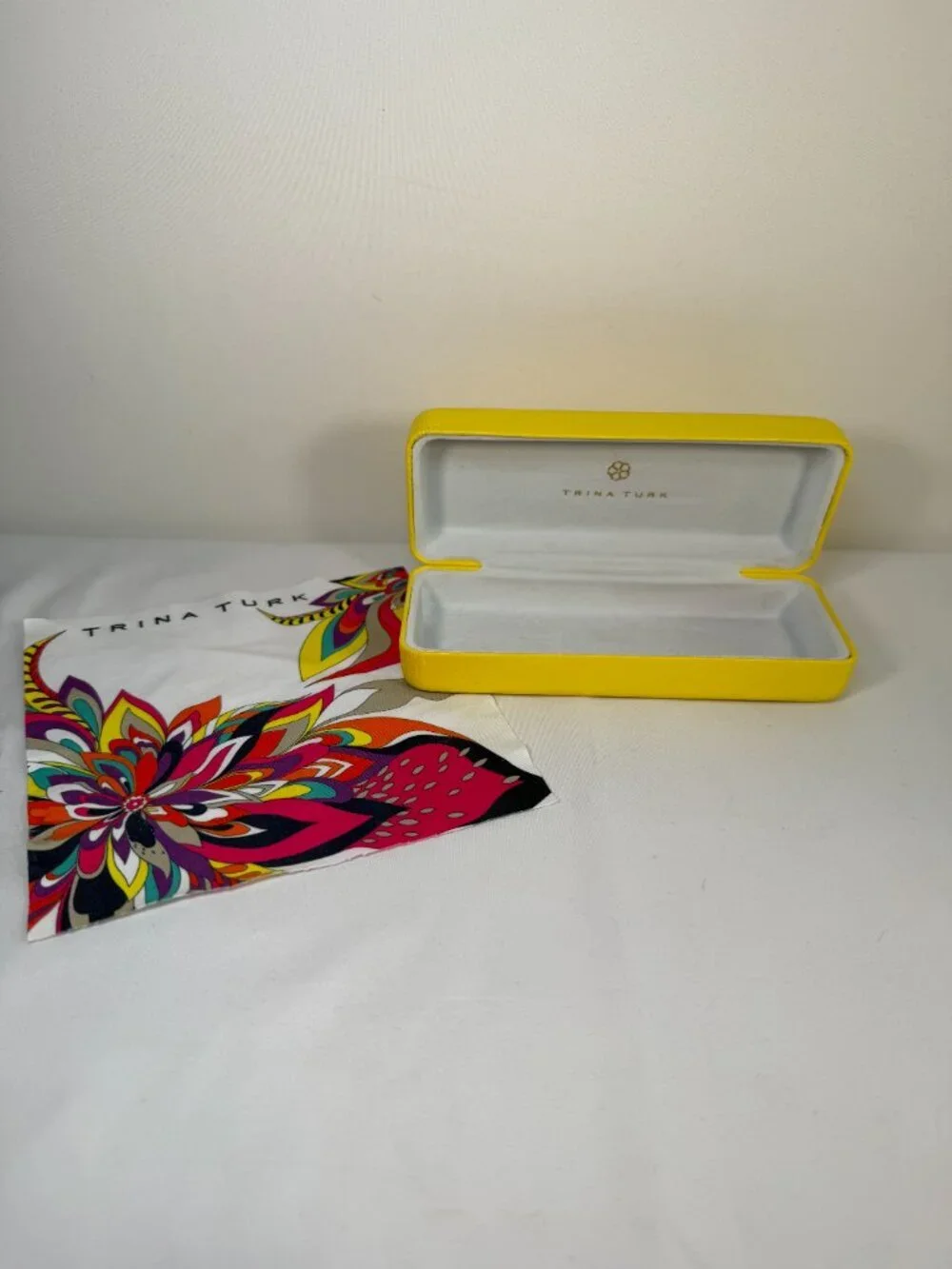 TRINA TURK Yellow Clamshell Glasses Eyeglass Sunglass Case and Cloth